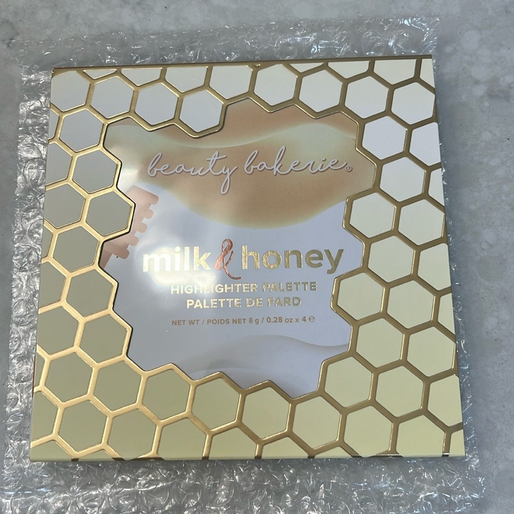 🦋3/$15 Beauty Bakerie Milk & Hobey Highlighting Palette